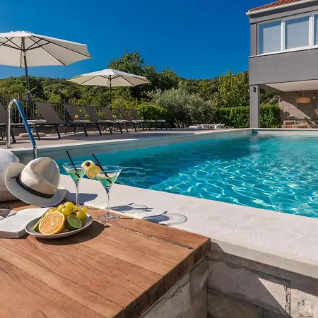 Jelena Βίλα Mlini